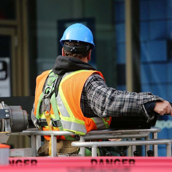 Patente a punti nei cantieri obbligatoria dal 1° ottobre, definite le regole: ecco cosa fare