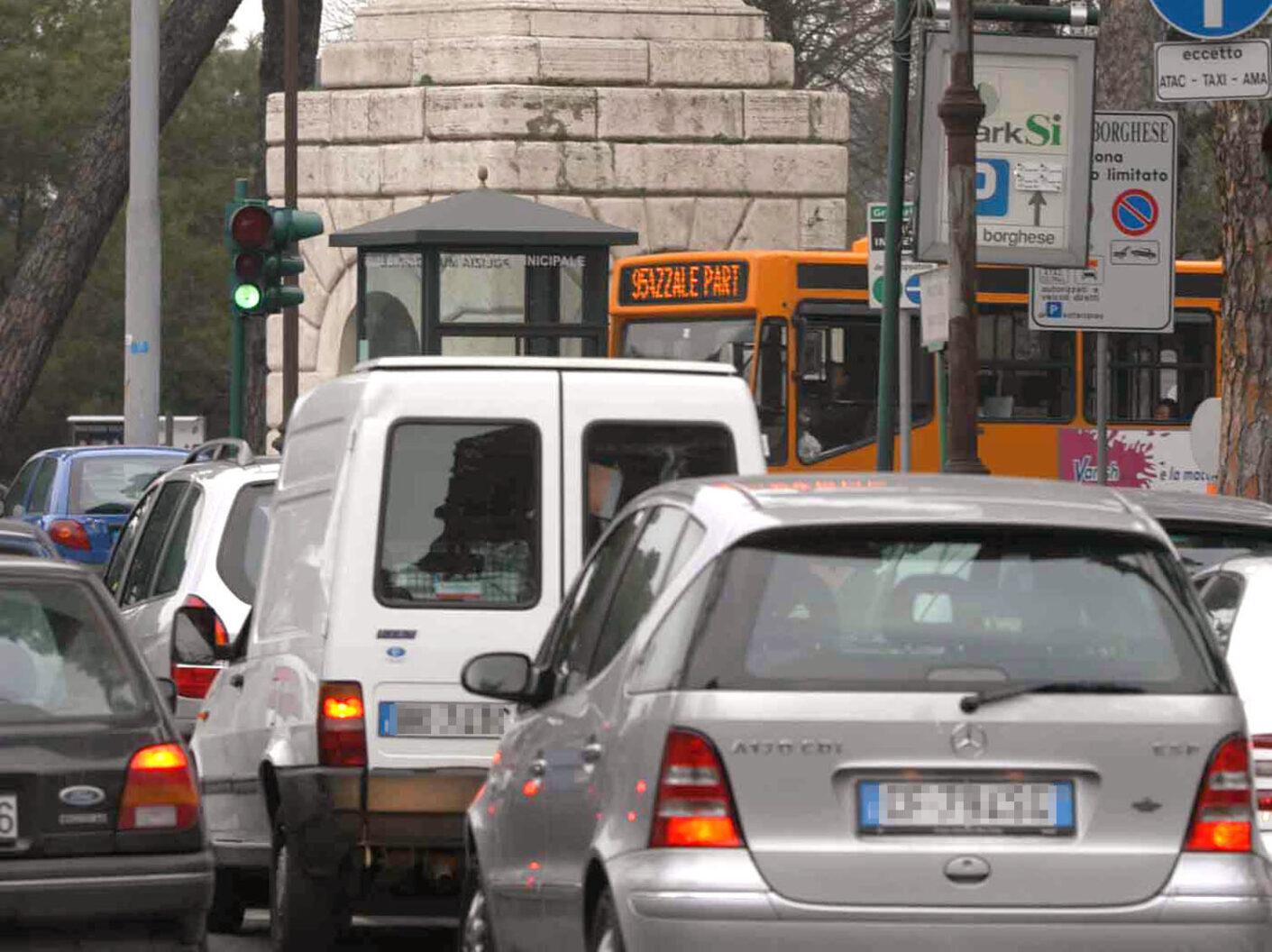 Fascia verde di Roma, l’opposizione contro Gualtieri: “Mannaia per le famiglie. Ritirare la delibera”