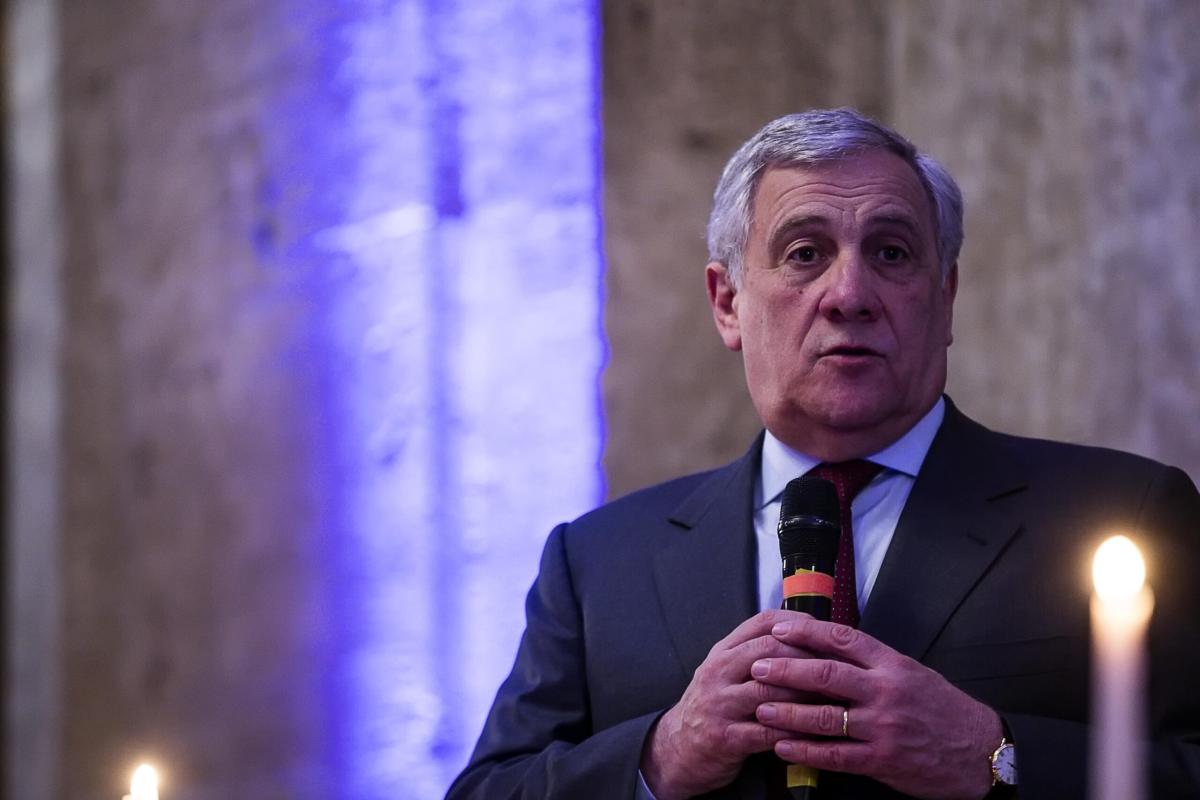 Immigrazione, Tajani invoca la “linea della fermezza”. Su Elly Schl…