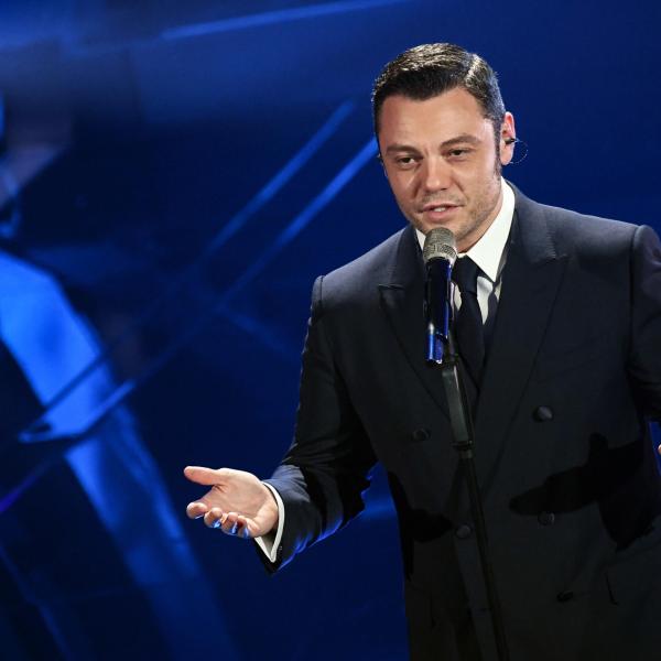 Tiziano Ferro esordisce come scrittore, in uscita il primo romanzo: quando uscirà e come si intitola