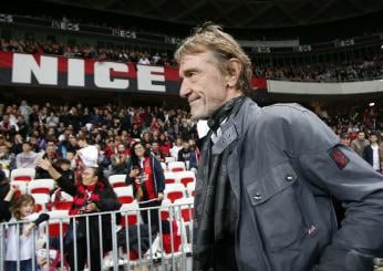 Manchester United, ufficiale l’ingresso di Jim Ratcliffe: l’imprenditore ha acquistato il 27% del club