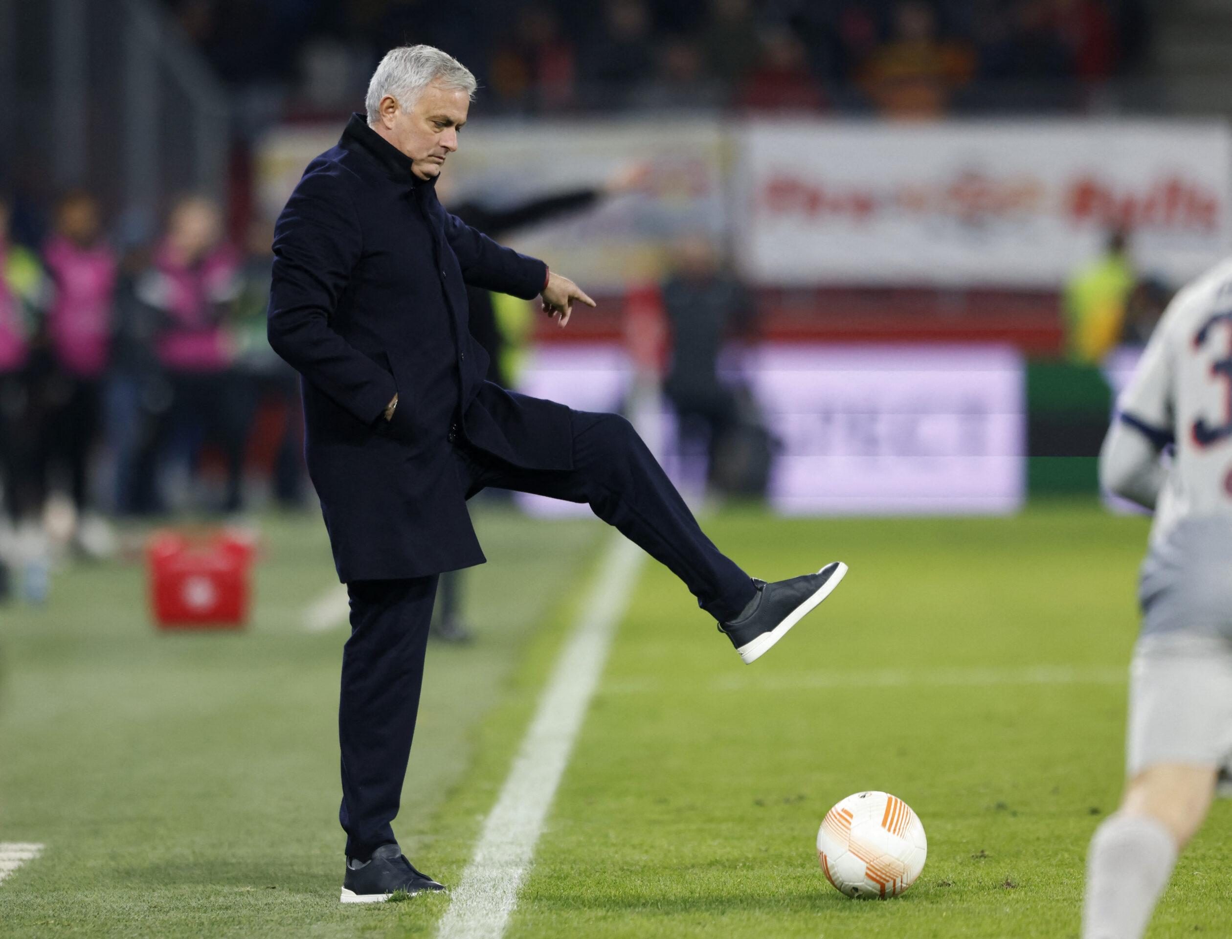 Roma-Salisburgo, Mourinho: “Dybala e Abraham? Pronti a dare una mano”