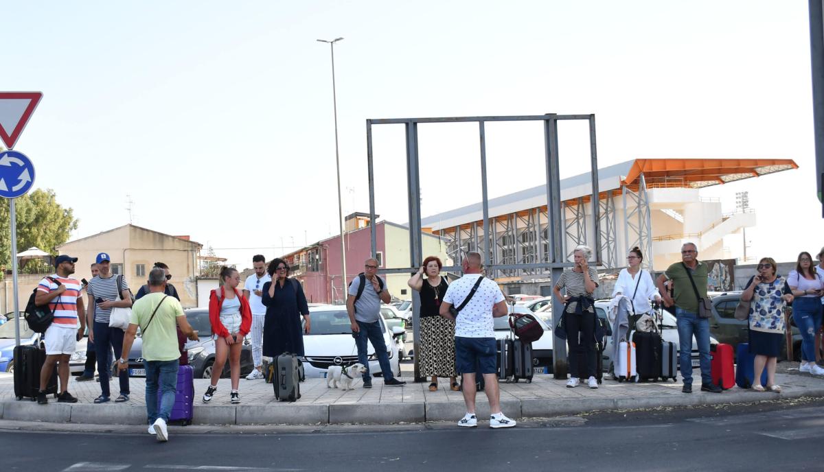 Incendio aeroporto di Catania: tempi lunghi per la riapertura del t…