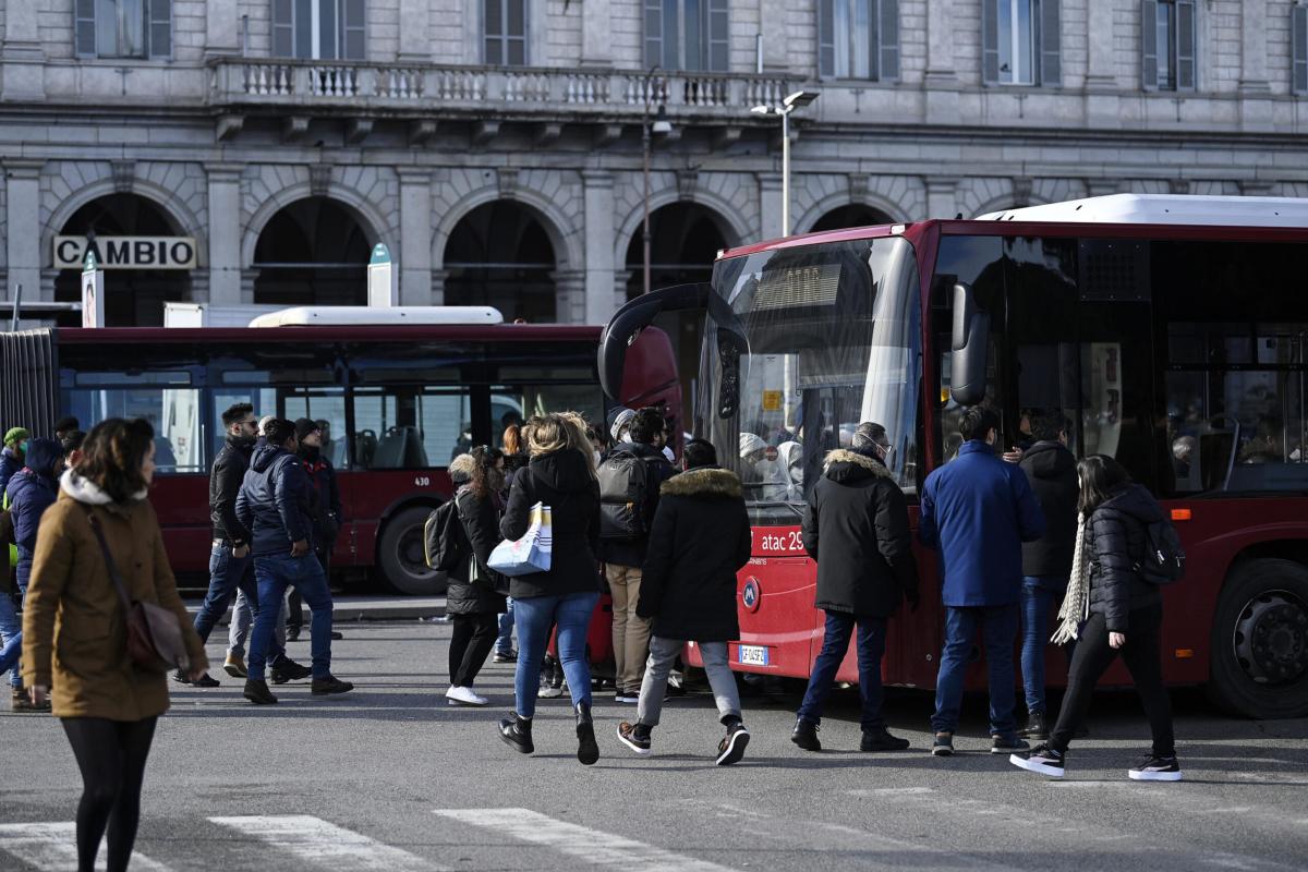 Roma, Metro A in tilt. Stop alla circolazione da Arco di Travertino…