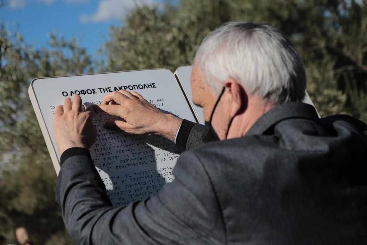 Oggi giornata mondiale dell’alfabeto Braille: come si legge e chi lo ha inventato