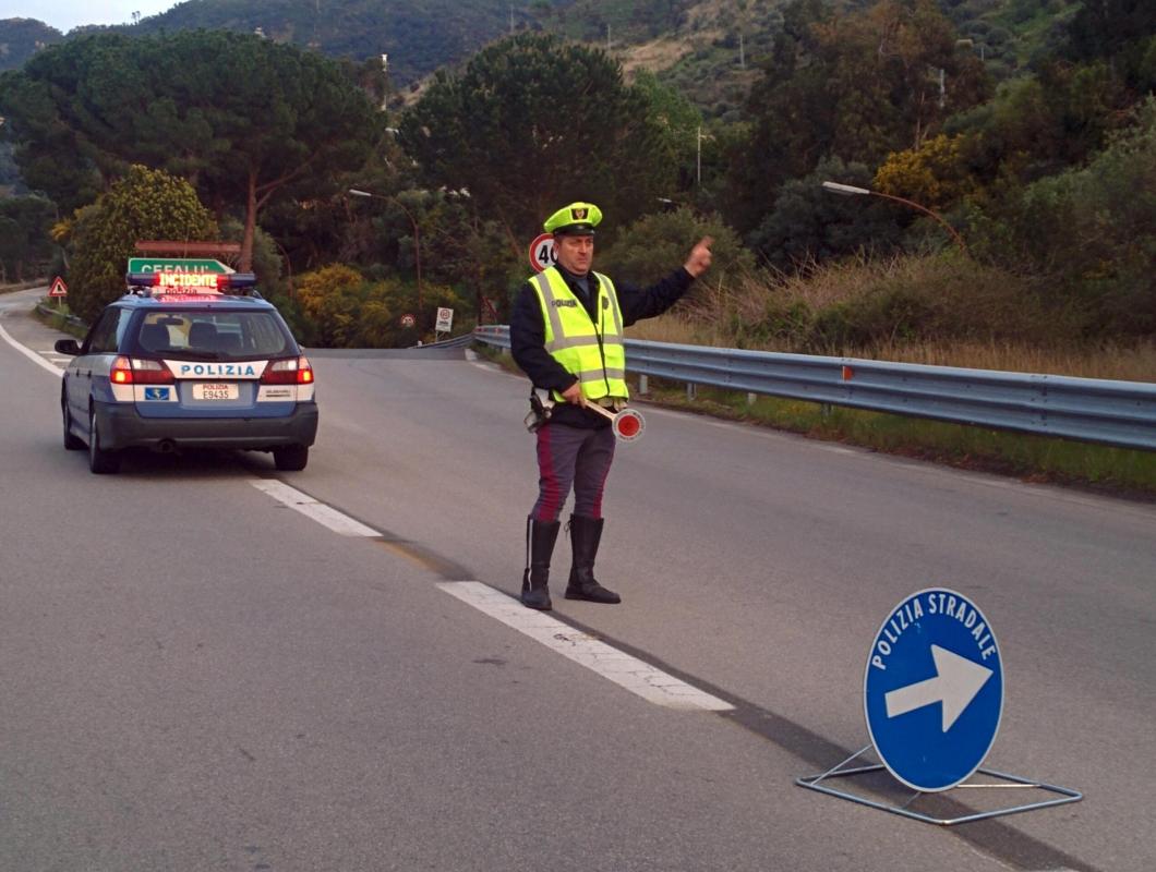 Palermo, incidente sulla SS121: auto si scontra con una moto, un ferito