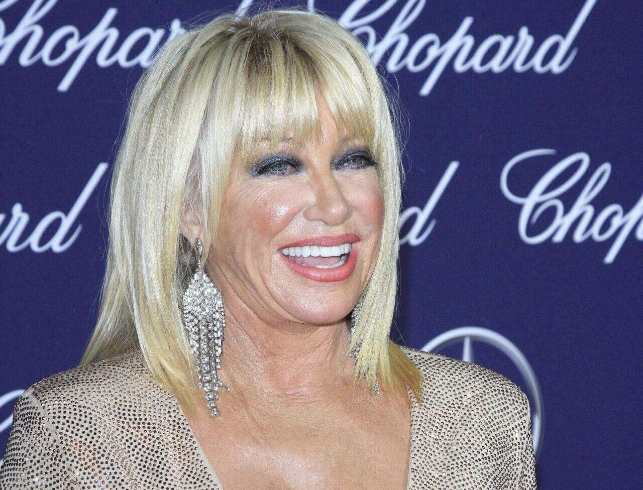 Addio a Suzanne Somers, una lunga malattia è la causa della morte. Età, film, marito e figli dell’attrice di “Tre cuori in affitto”