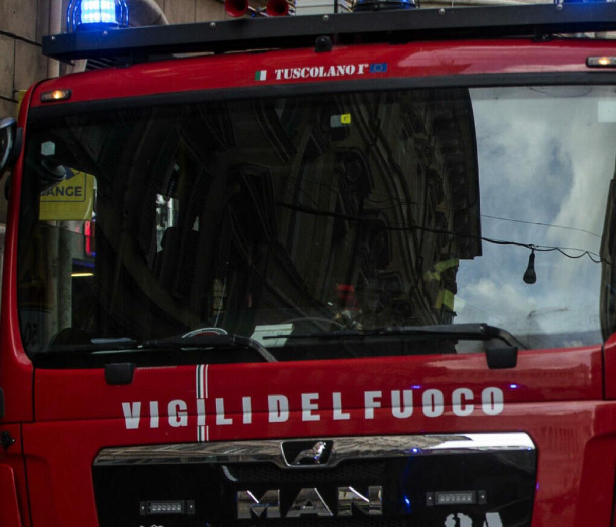 Pisa, incendio a Vicopisano: appartamento distrutto dalle fiamme, morte due donne