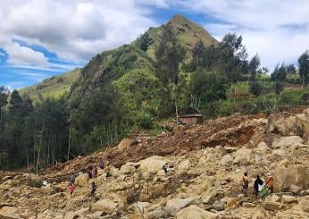 Papua Nuova Guinea, sale il bilancio delle vittime della frana di quattro giorni fa a Mulitaka: 2000 morti e più di 8000 evacuati | VIDEO