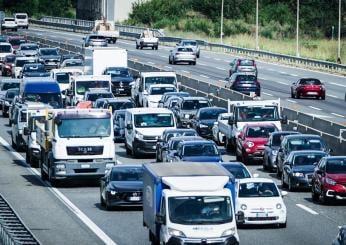 Brescia, incidente sulla tangenziale sud: 48enne perde il controllo del furgone e sbatte contro il guard rail, morto sul colpo