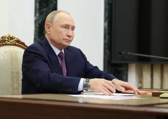 Guerra Ucraina-Russia oltre il campo di battaglia: tv statale russa colpita da un attacco hacker nel giorno del compleanno di Putin