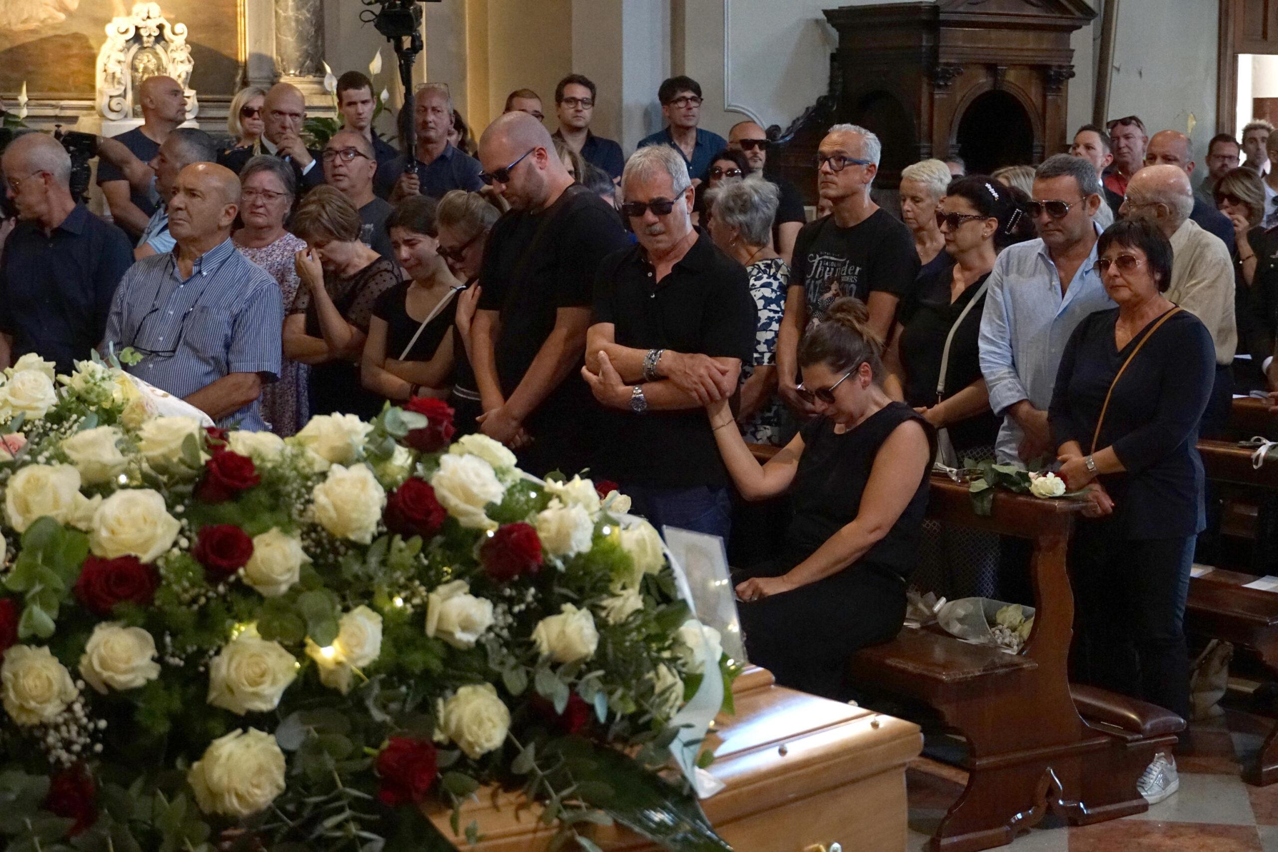 Funerali vittime incidente Santo Stefano di Cadore, l’ultimo saluto a Favaro Veneto a Maria Grazia, Marco e al piccolo Mattia