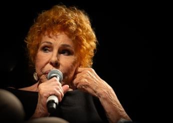 Ornella Vanoni canta con Mahmood al concerto di Milano: “L’appuntamento” fa impazzire i fan | VIDEO