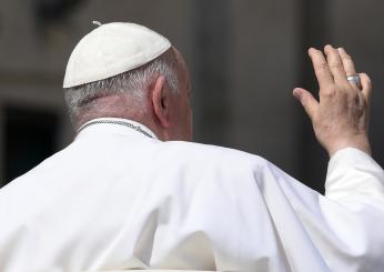 Papa Francesco arriva a Fatima accolto da 200mila fedeli: “Pregare …