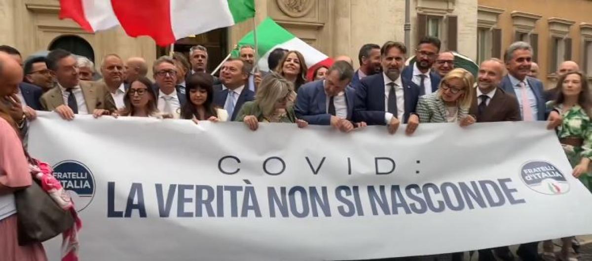 Commissione d’inchiesta Covid, flashmob di Fratelli d’Italia, Malan e Foti contro l'”ostruzionismo dell’opposizione” | VIDEO