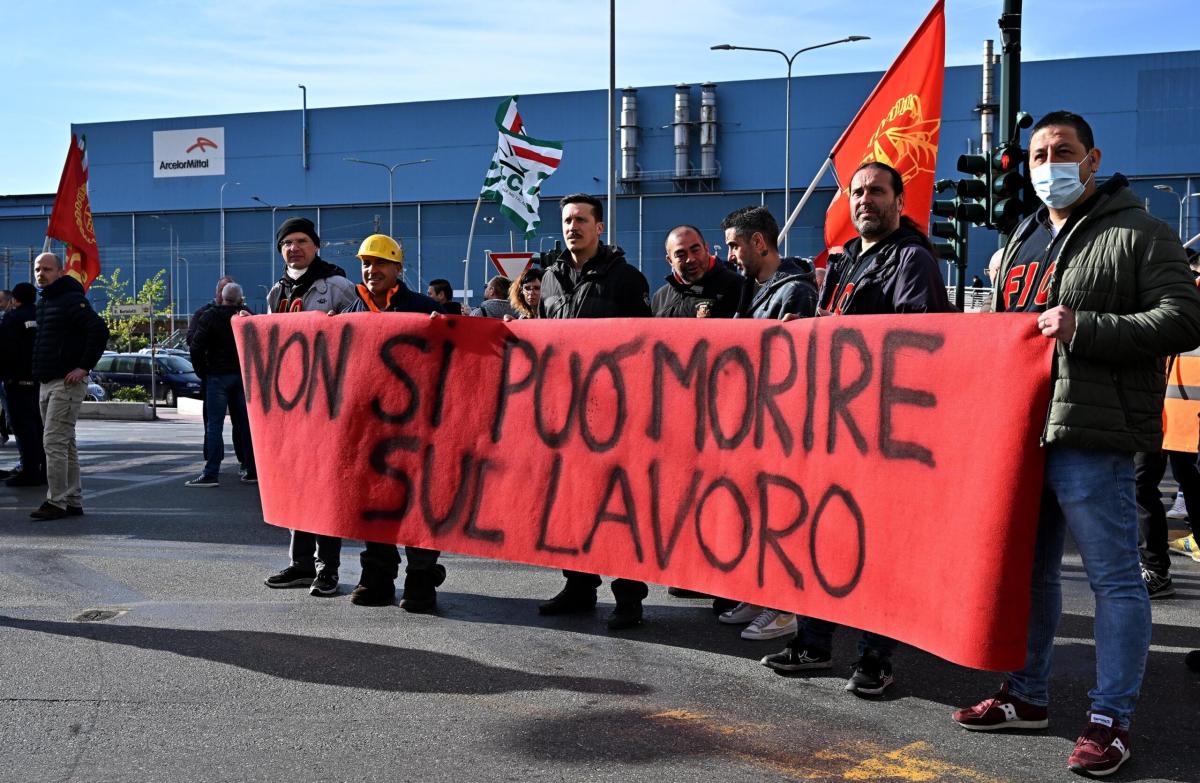 Ex Ilva di Taranto, arriva lo sciopero, i sindacati Fim Cisl, Fiom …