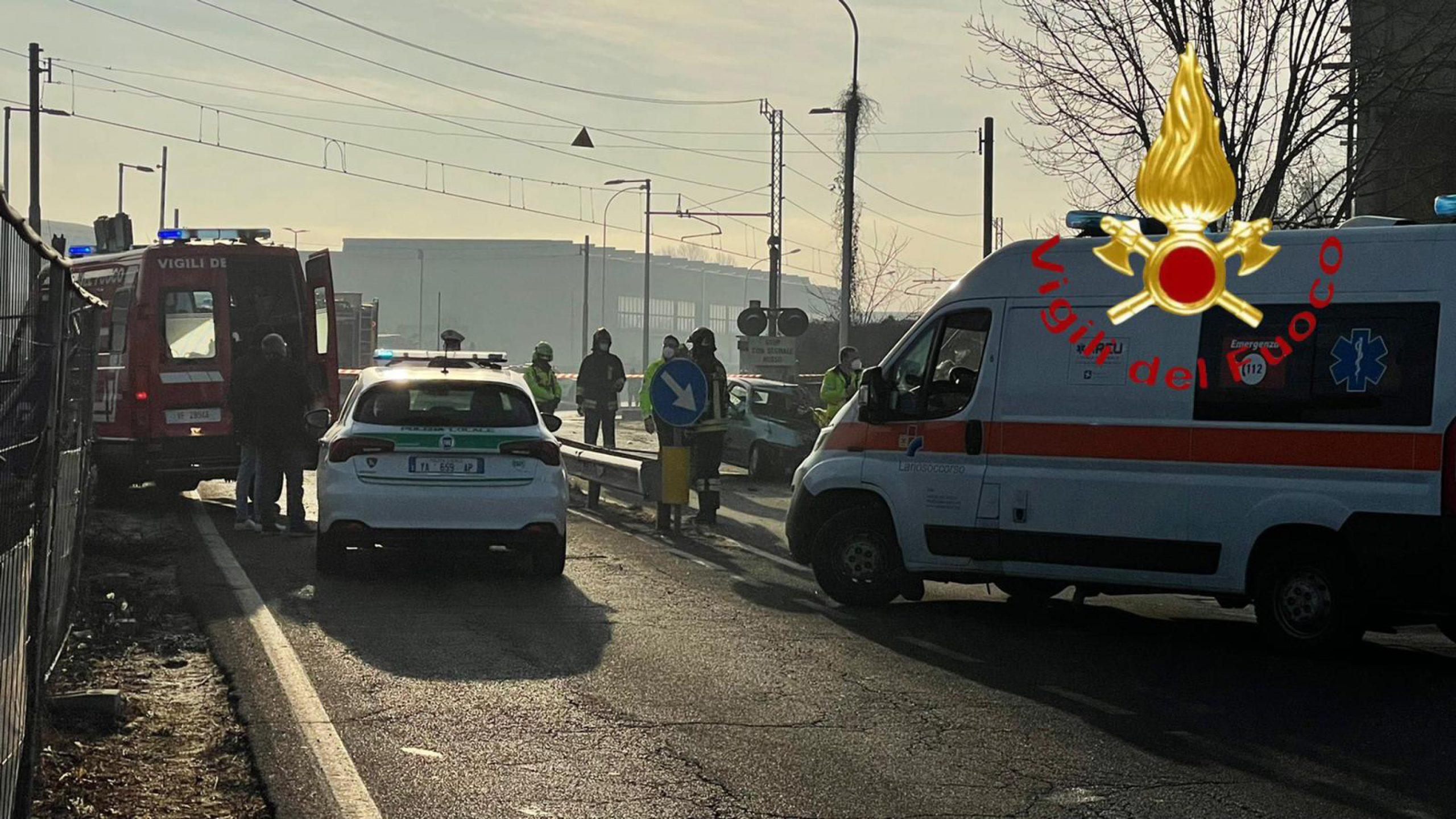 Villa di Tirano incidente treno: miracolosamente salvo l’automobilista coinvolto