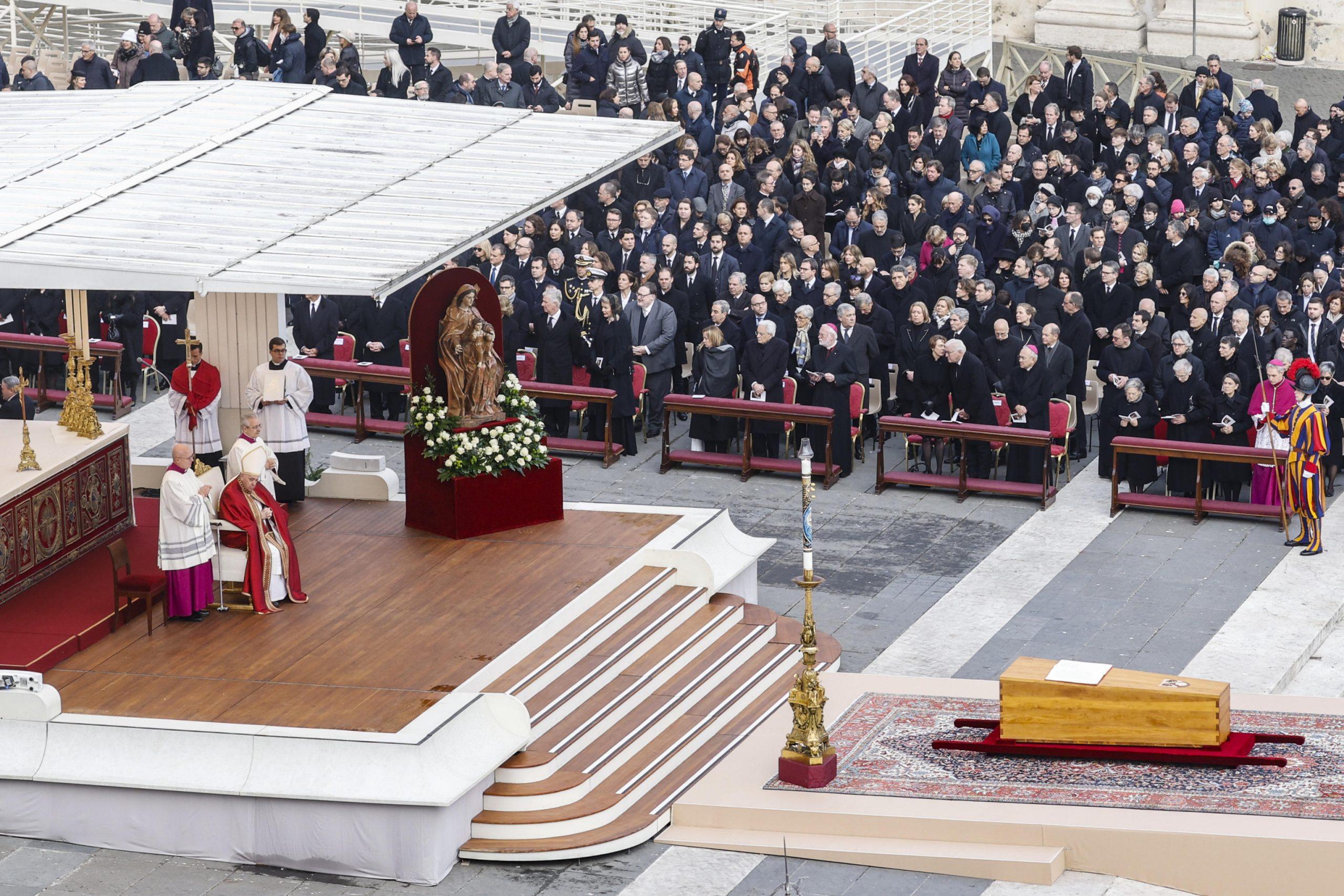 Chi è Giovan Battista Re: età, origini e biografia del cardinale che ha celebrato i funerali di Benedetto XVI