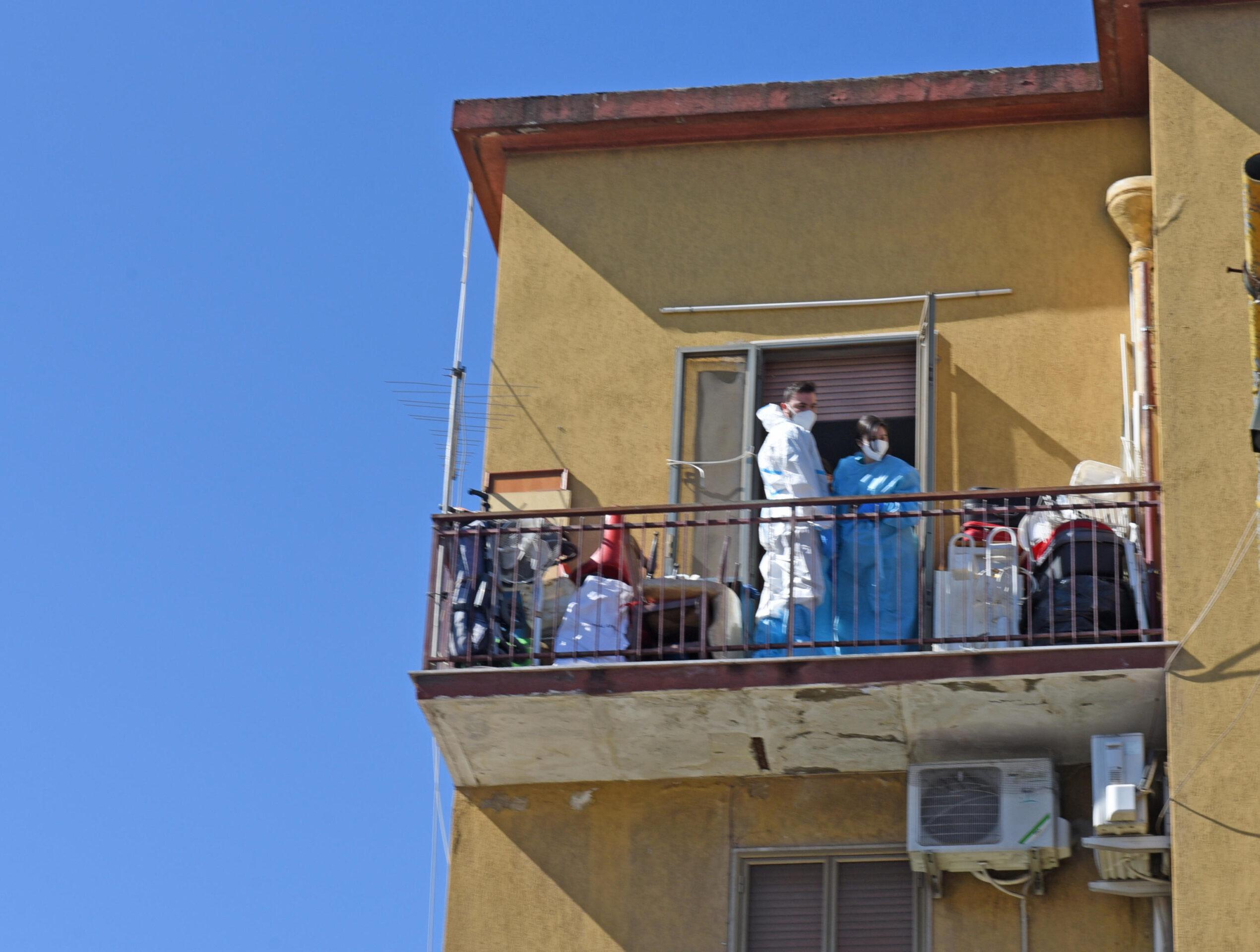 Accumulatore seriale trovato morto sotto i rifiuti a Foggia: “I servizi sociali conoscevano la sua situazione”