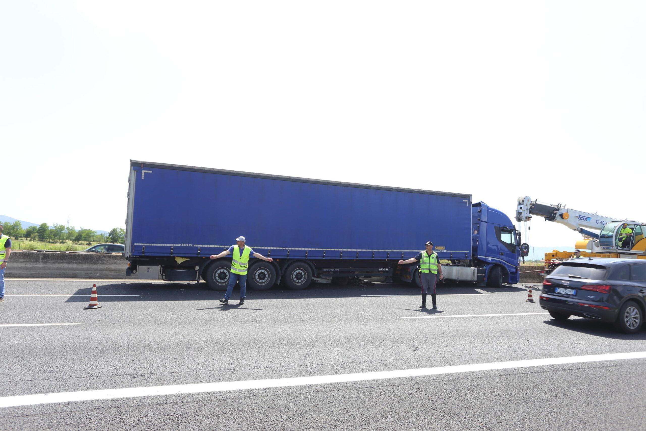 Incidente Latina oggi, frontale in via Nettuno: un morto