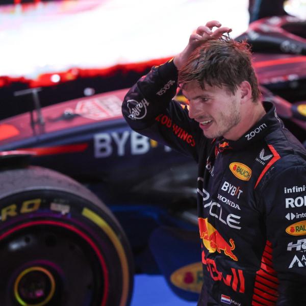 “Troppo giovane”: un concessionario impedisce il noleggio a Max Verstappen