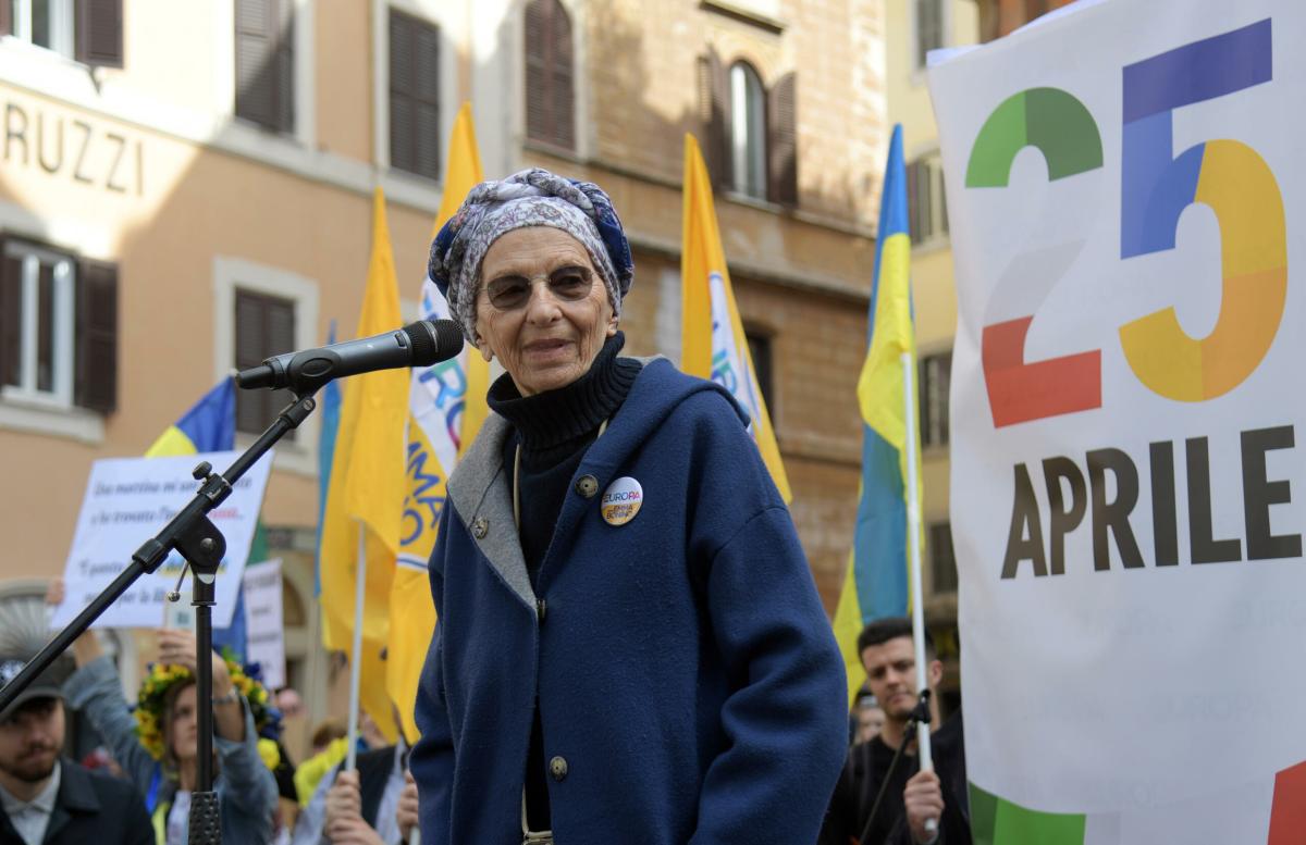 Emma Bonino, perché indossa sempre il turbante?