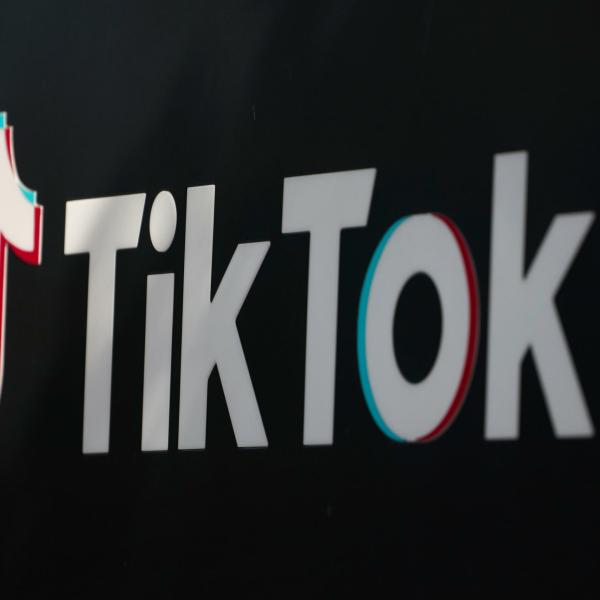 Divieto Tiktok negli Usa, ambasciatore americano risponde a Pechino: la posizione della Cina è “estremamente ironica”