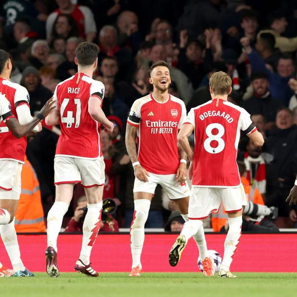 Arsenal, manita al Chelsea e primo posto in classifica: Gunners vicini alla vittoria della Premier dopo 20 anni