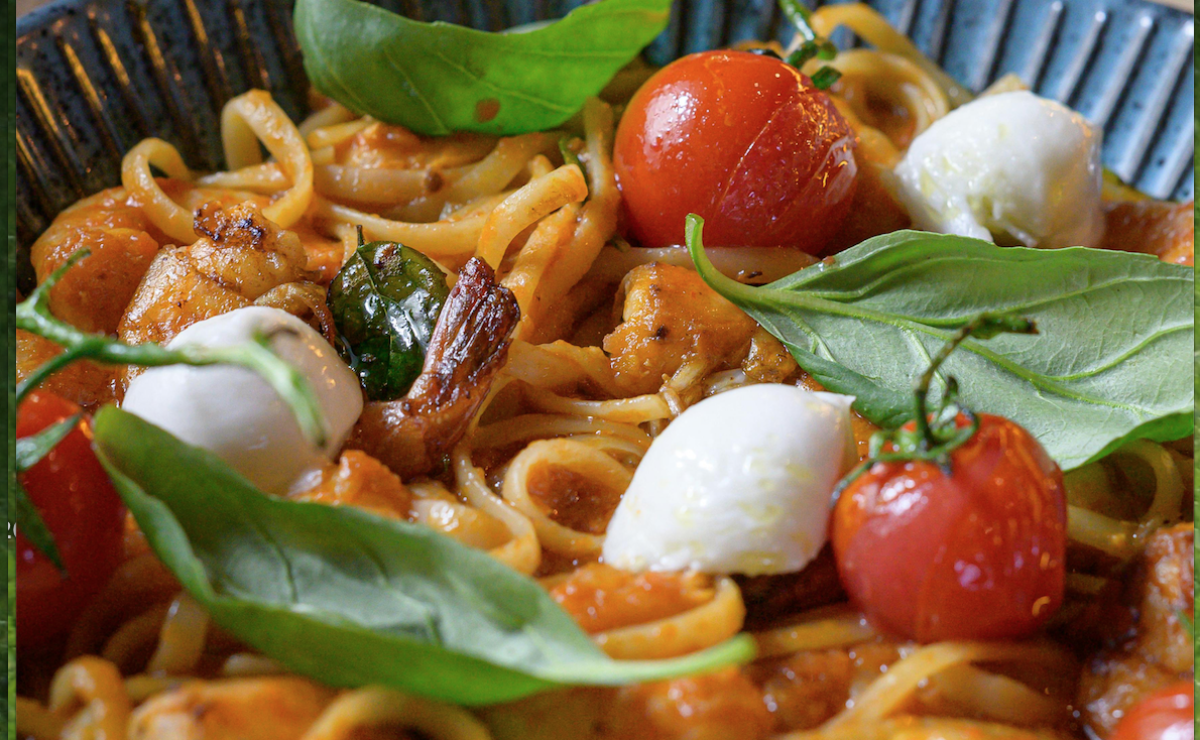 Pasta fredda ai gamberi: il piatto da spiaggia che amerai