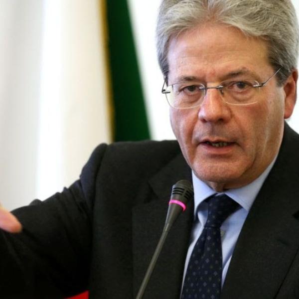 Crisi energetica, G7 approva il tetto sul prezzo del petrolio russo. Gentiloni: “È un passo importante”