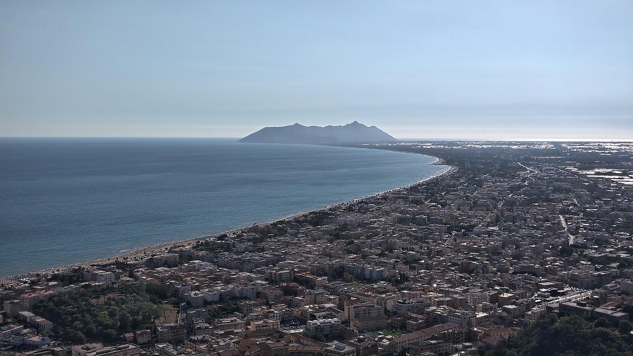 Quali sono i posti belli da visitare tra Sperlonga e Terracina?