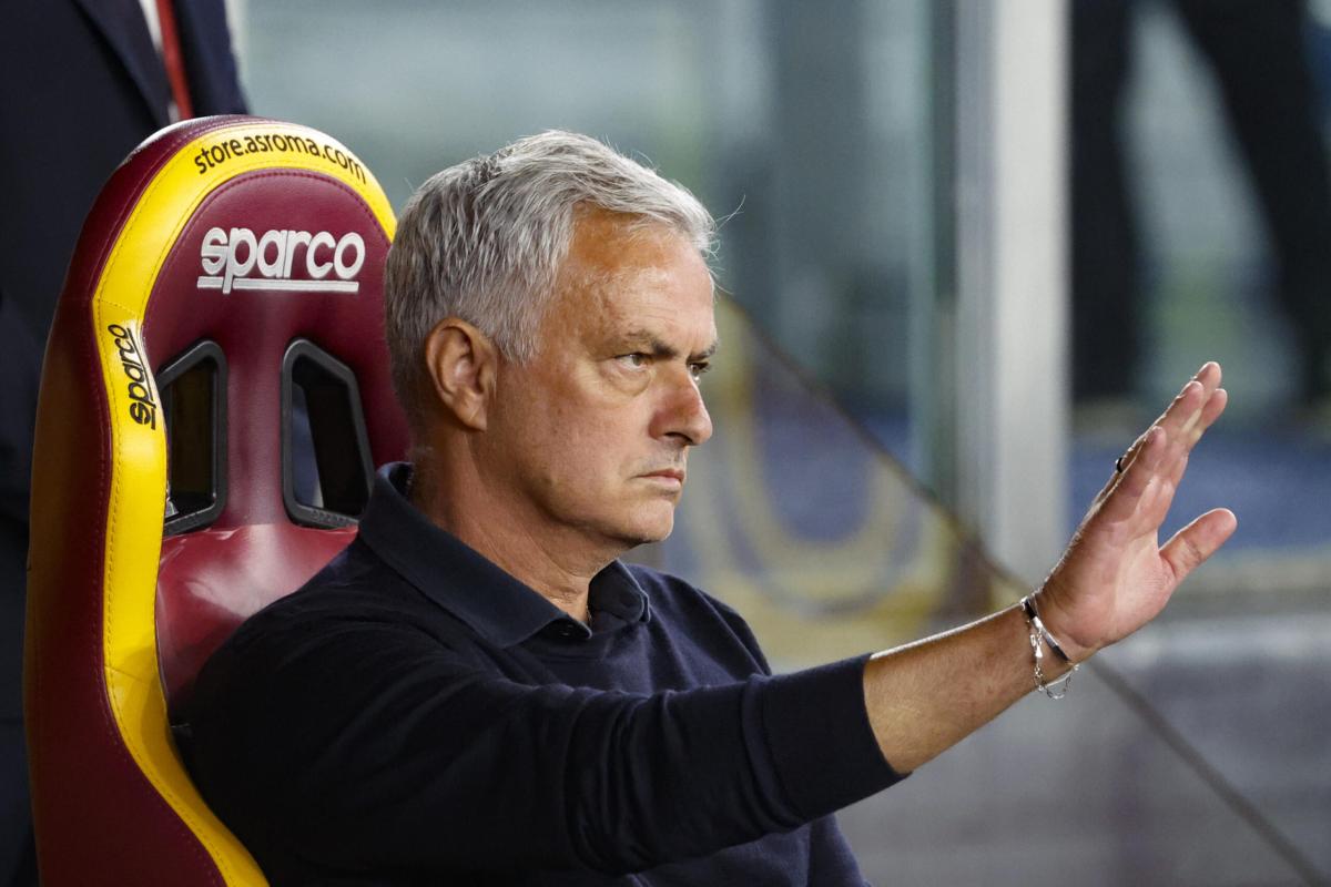 Roma, Mourinho: “Lukaku titolare. Su Dybala e Totti dico che…”