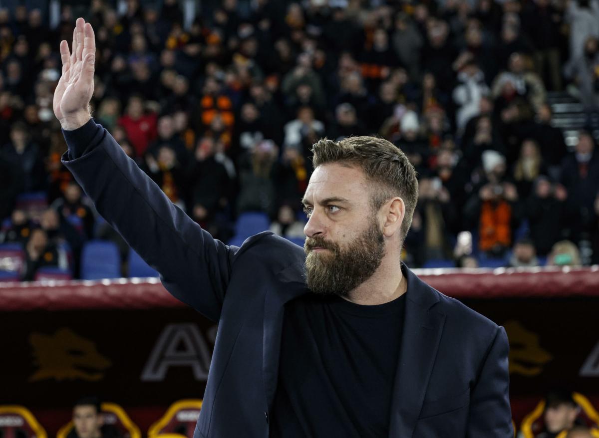 Roma – Verona 2-1 post partita, De Rossi: “Grande emozione dico grazie ai tifosi, vinto soffrendo e dando tutto. Pellegrini uno dei più grandi talenti”