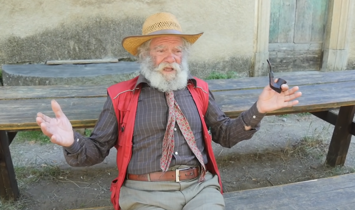 Addio a Giuseppe Spagnuolo, il custode simbolo di Roscigno Vecchia: era l’ultimo abitante del borgo “fantasma”