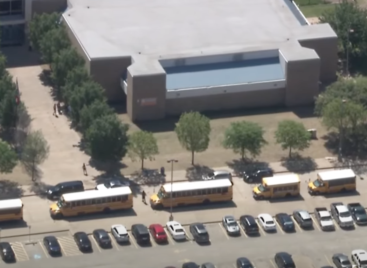 Usa, sparatoria in una scuola superiore a Dallas: ferito uno studente, arrestato il responsabile | VIDEO