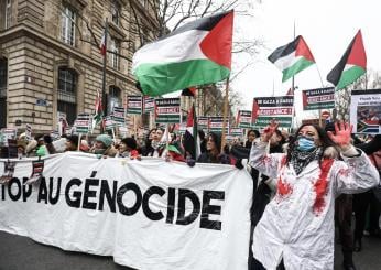 Francia, vietata manifestazione pro Palestina e contro l’islamofobia a Parigi: “Rischio cori antisemiti e scontri con le forze dell’ordine”