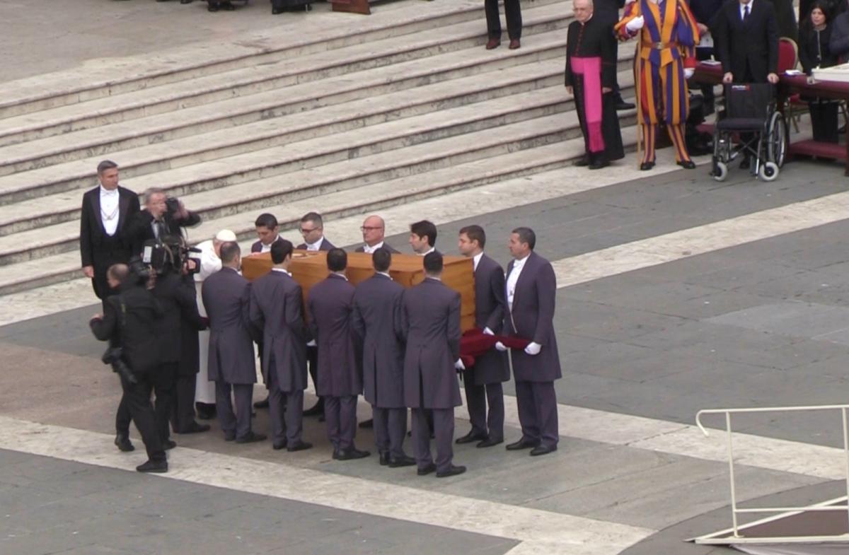 Funerale Papa Ratzinger, DIRETTA | FOTO VIDEO