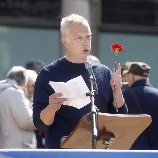 Salone del Libro, Antonio Scurati a Torino torna sul monologo del 25 aprile: “Intellettuali indicati dal Governo come nemici”