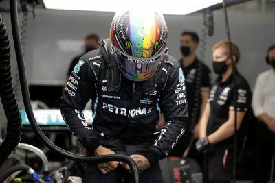 Formula 1, Hamilton: “Mi hanno copiato i volanti, dovevo brevettarli”