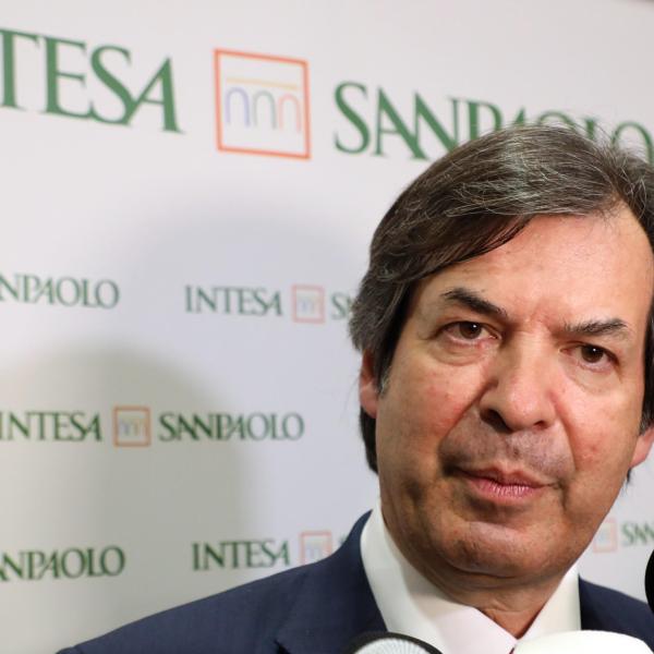 Banche, Intesa Sanpaolo resta in Abi ma revoca la delega per il rinnovo del contratto nazionale