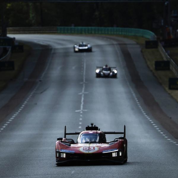 Ferrari, parata a Maranello per la vittoria nella 24 ore di Le Mans