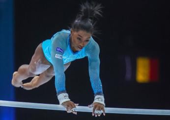 Simone Biles, età, marito, altezza e la storia della ginnasta protagonista ai Mondiali di Anversa