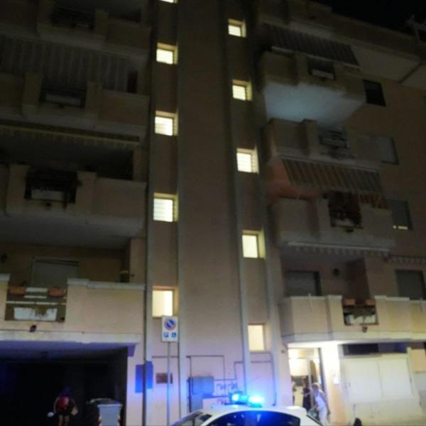 Tragedia a Sassari, morto sul colpo un 55enne precipitato dal balcone mentre puliva la tenda da sole