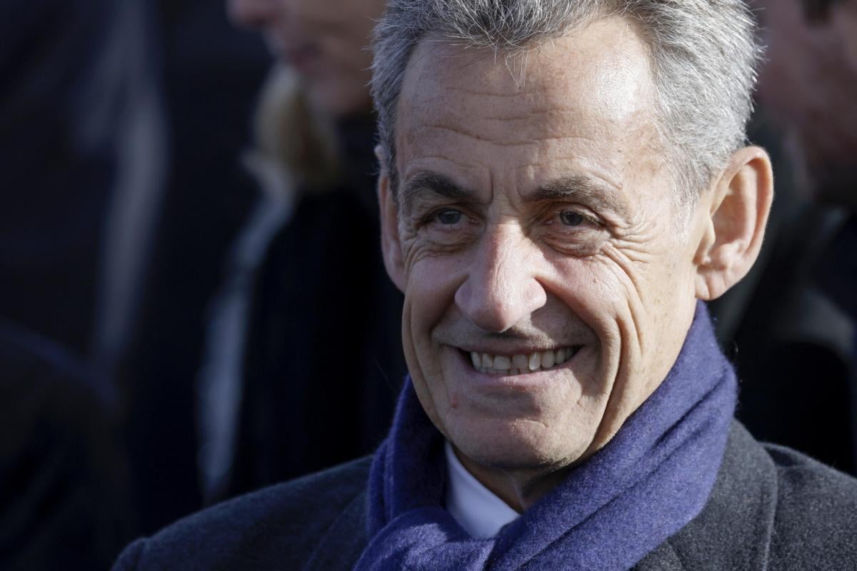 Consultazioni in Francia, Sarkozy rompe il silenzio. Appello ai repubblicani: “Questo paese è di destra”