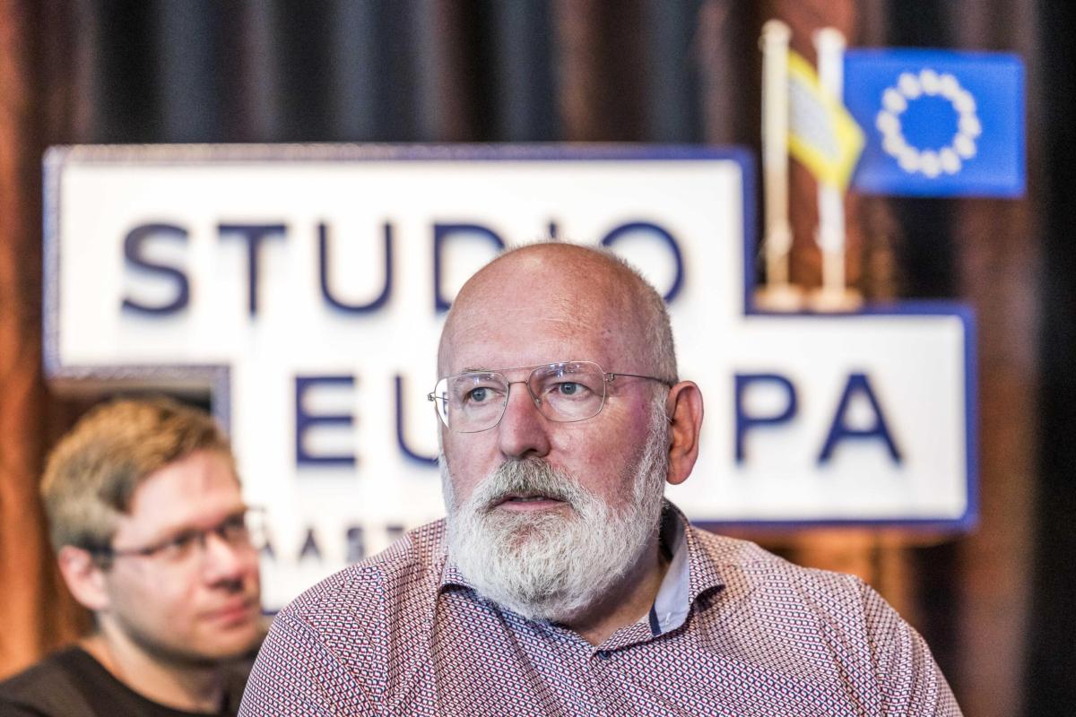 Ue, Timmermans lascia l’Europa: confermata la sua candidatura in Ol…