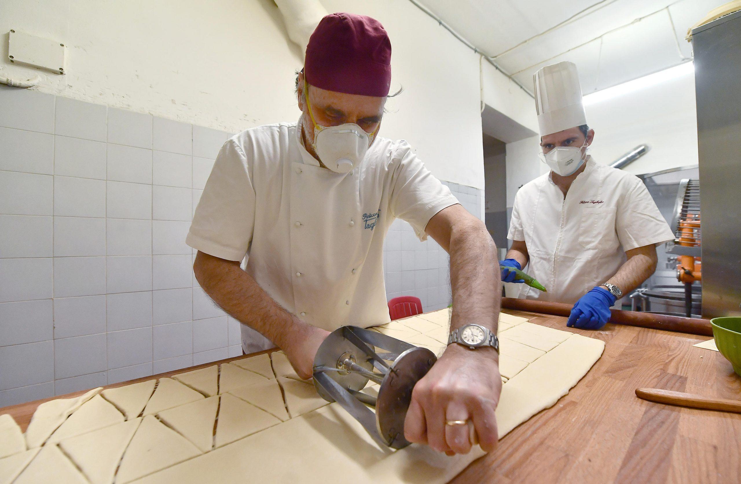 Cammelli di pasta sfoglia, il dolce tipico dell’Epifania