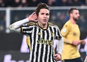 Federico Chiesa, proposta di matrimonio con anello: Lucia ha detto si all’attaccante della Juve a Venezia | Foto