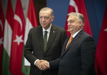 Orban ed Erdogan tra migranti e Ue: “Al lavoro per integrazione europea della Turchia”