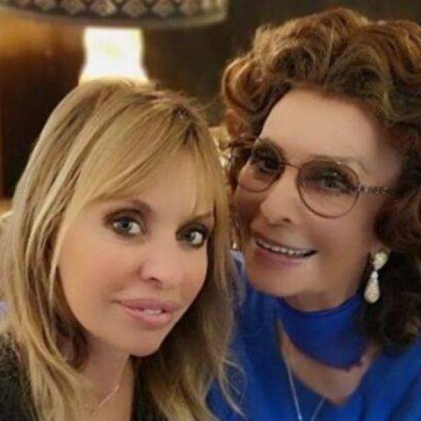 Che parentela c’è tra Sophia Loren e Alessandra Mussolini? Ecco perché l’attrice è la zia della politica