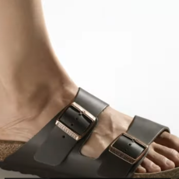 Come pulire le Birkenstock senza rovinarle? Pulizia fai da te di suola, plantare e tomaia